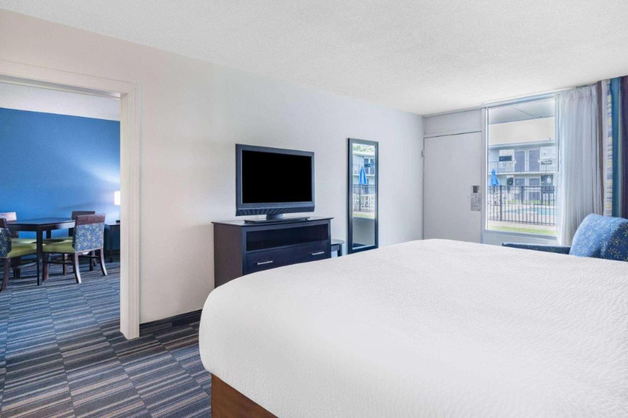 Days Inn And Suites By Wyndham Оксфорд Экстерьер фото