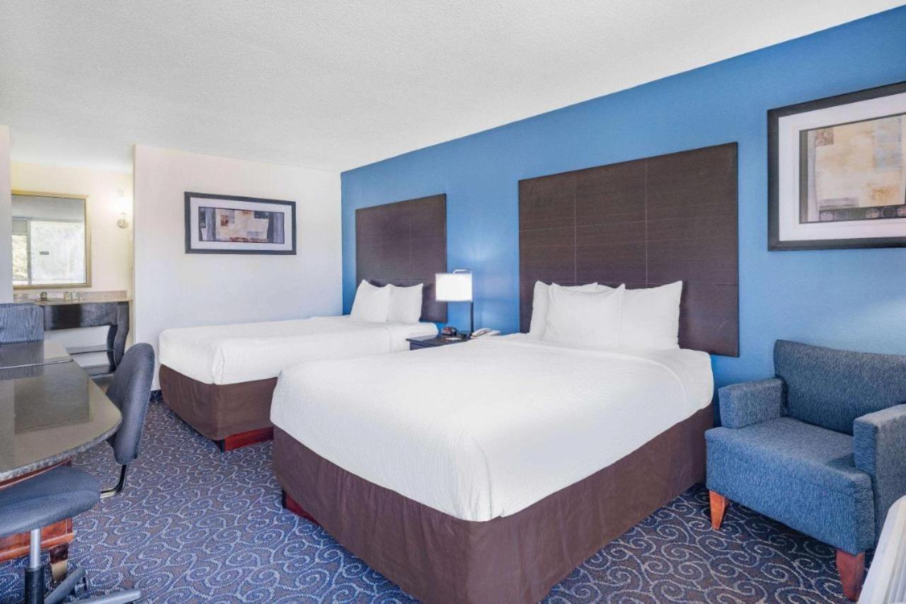 Days Inn And Suites By Wyndham Оксфорд Экстерьер фото